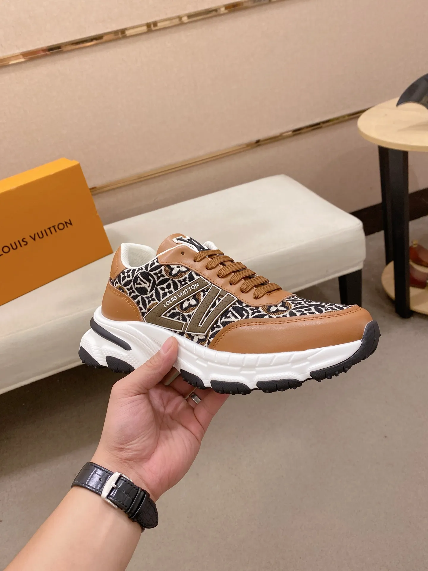 Men's shoes 442💰louis vuitton (Louis Vuitton/lv)🔍🔍The new counters are on sale at the same time. The uppers are imported from Italy. ⃣️Re-engraved🇮🇹💪💪, ⚠Sole: The original sole is specially provided by the original factory, the exclusive movable molded sole is super comfortable, ⚠Original and single goods 🔍high quality, you can enter and leave the counter at will, welcome to compare⚠. Code number: 38-44 (45/customized, non-refundable)